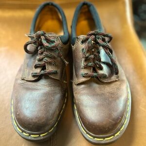 Doc Martens vintage made in England brown leather shoes lace up 4-eye.